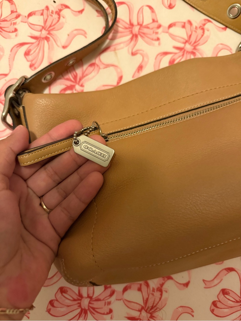 Coach 04 East West legacy shoulder duffle tan